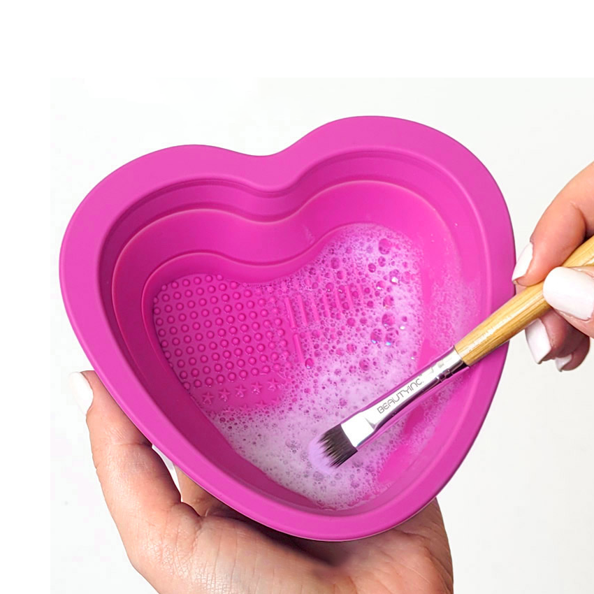 Corazon fucsia para lavado de brochas